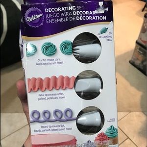 Wilton Icing Decorating Set